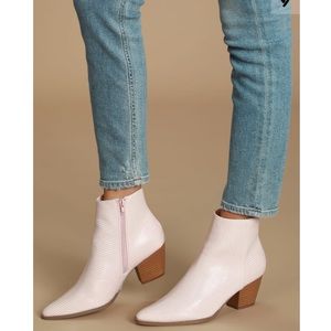 NIB Spirit Blush Snake Pointed Toe Ankle Boots